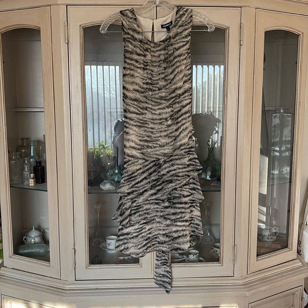 Express dress size small new with no tags